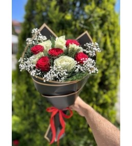 Erzincan 9 Kırmızı Beyaz Gül Buketi
